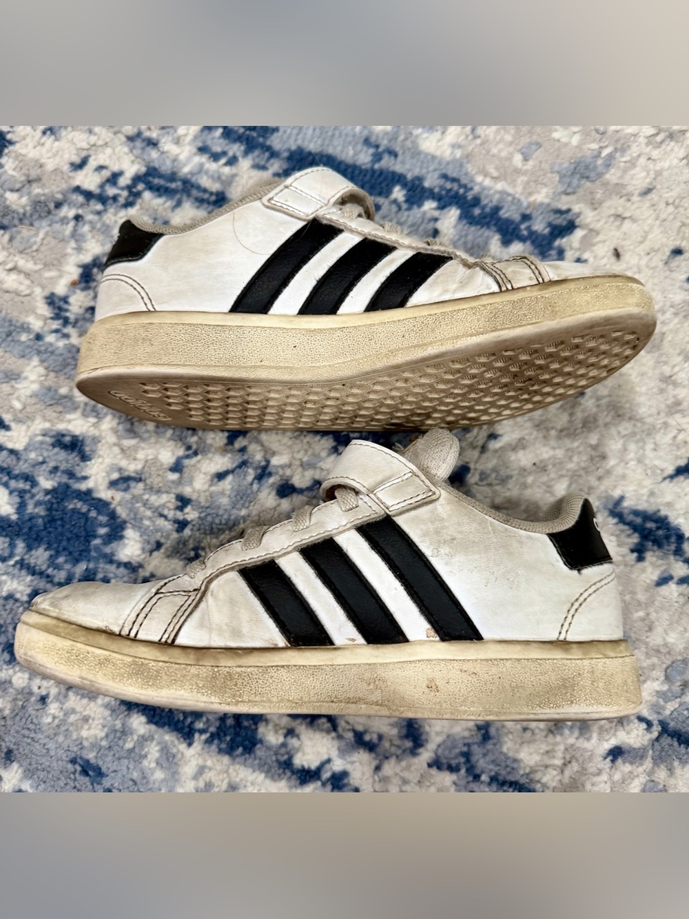 Classic White and Black Men’s Sneakers